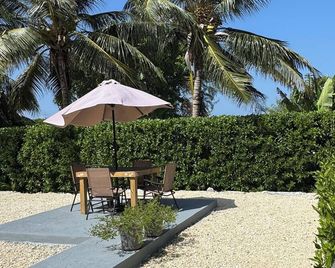 The Happystay - Bodden Town - Veranda