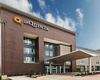 La Quinta Inn & Suites by Wyndham College Station South - College Station - Building