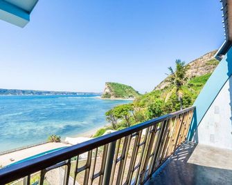 Inlight Lombok Deluxe Room with Stairs - Pujut - Varanda