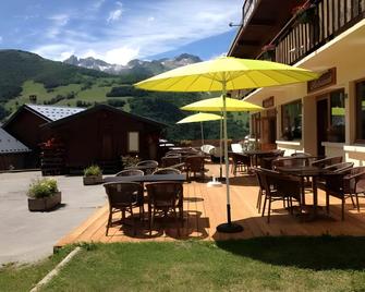 Hotel Restaurant L'Oxygene - Les Avanchers-Valmorel - Innenhof