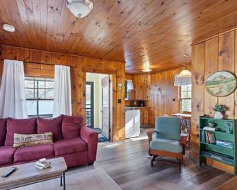 Bear Cub Cabin - Holderness