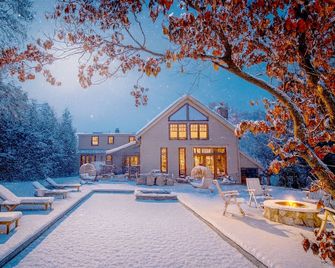 Spring Bloom! Elegant 5 bedroom Entertainers Retreat + Pool + fireplace - Fairfield - Piscina