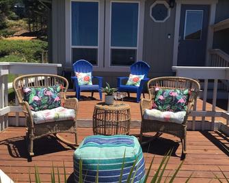 Sea View at Shelter Cove! Ocean View! Game Room! Fireplace! Walk everywhere! - Whitethorn - Restaurant