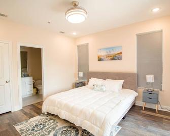 Close 2 Waters️ | Sleeps 6 W/ W+D - Biloxi - Bedroom