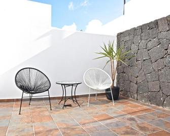 Casa Bom Hostel - Adults Only - Tahiche - Patio
