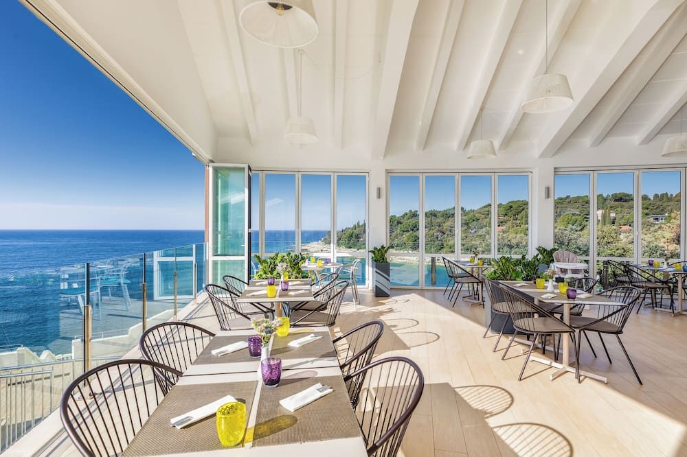 أرينا فيروديلا بيتش أبارتمنتس