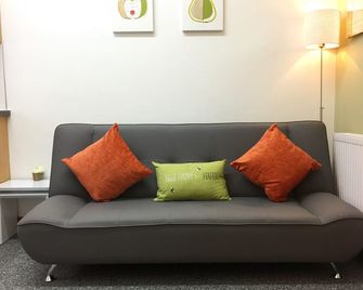 Newly Refurbished - Near Piccadilly - 2 Bedroom Apartment - Sleeps up to 10 - מנצ'סטר - סלון