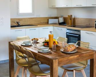 Mini Villa 4 à 6 Personnes, Entièrement Neuve et Décoré Avec Goût - Bonifacio - Küche