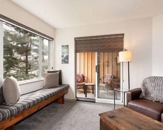 Mountain Views in Whistler Village - Whistler - Sala de estar
