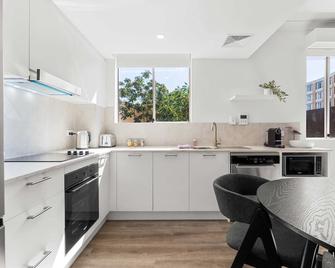Camperdown Cozy Corner 3 - Sydney - Kitchen