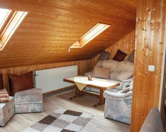 65qm-große Ferienwohnung mit Garten - Grafenau - Wohnzimmer
