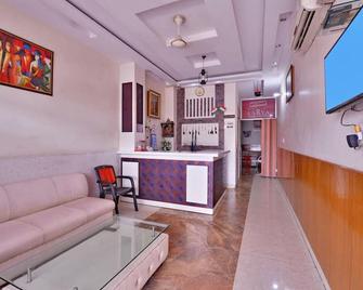 Aarya Hotel - Palwal - Recepción