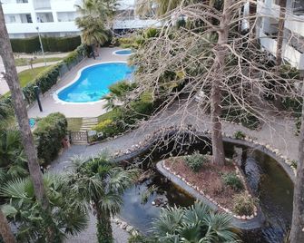 Spacious apartment in Roses, 60 m², shared pool - Roses - Pool