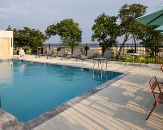 Hampton Inn by Hilton Gulfport Beach Boulevard - Gulfport - Kolam