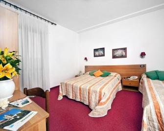 Hotel Girifalco - Massa Marittima - Schlafzimmer