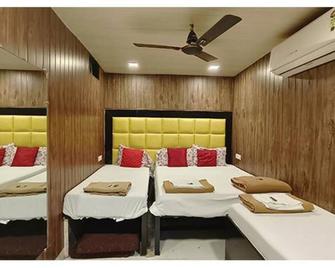 Fabexpress Janta - Mumbai - Bedroom