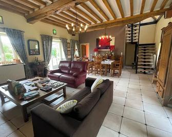 B&B le bourg d'Aunou, petit déjeuner compris - Trémont - Sala de estar