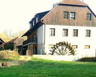Kratochviluv Mlyn - Přibyslavice - Edificio