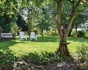 Beautiful Home In Montaudin With Wifi - Larchamp - Patio