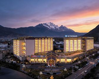 Lijiang Caizu Holiday Hotel - Lijiang - Bangunan