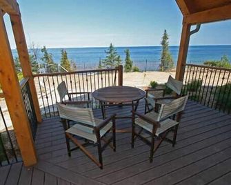 Cape Cliff Cottage - Lions Head, Ontario, Canada - Lion's Head - Balcony