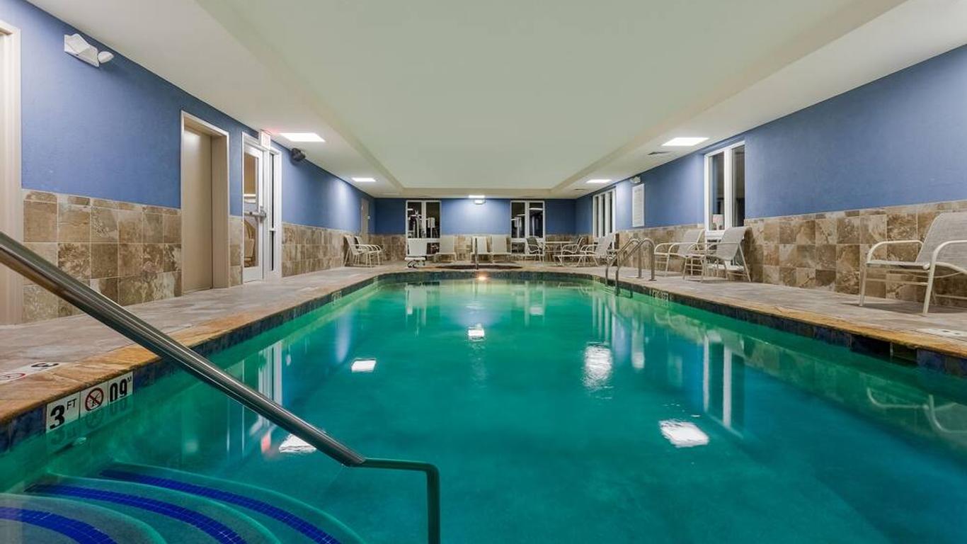 Holiday Inn Express & Suites Salina