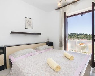 Apartments and Rooms Nikol - Lesina - Camera da letto