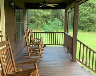 Blackshear Cabin on the Pond - Blackshear - Balcón
