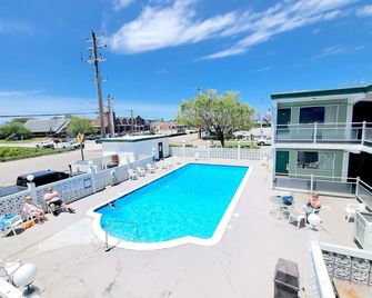 Beach Carousel Motel - Virginia Beach - Pool