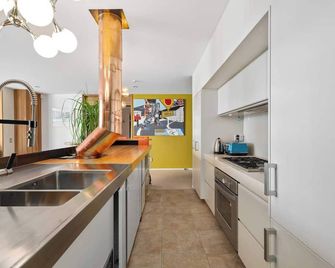 Mt Alta views Central Wanaka - Wanaka - Kitchen