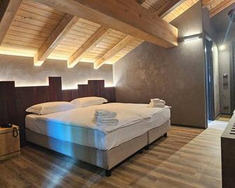 Crimea Wine Hotel - Chiavenna - Schlafzimmer