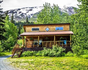 Midnight Sun Log Cabins - Moose Pass - Building