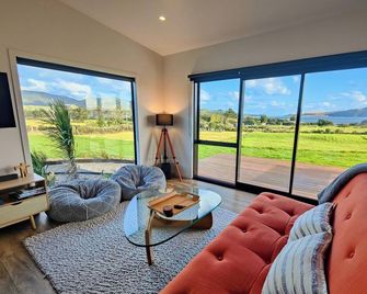 Koutu Cove: Luxe 1 Bedroom Pod - Opononi - Sala de estar