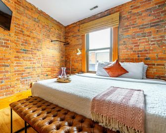 Short North - King Bed - Free Parking - Convention - Columbus - Bedroom