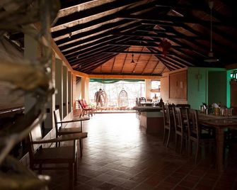 Kuzhuppilly Beach House - Vypīn - Restaurant