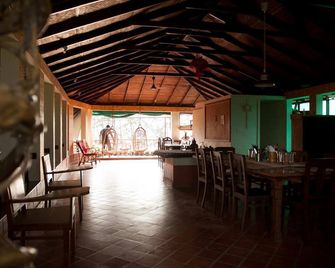 Kuzhuppilly Beach House - Vypīn - Restaurante