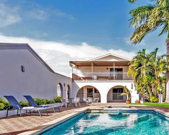 Casa Nostra Motel Mackay - מאקאי - בריכה