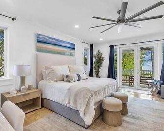 Turtle Crawl- Magnificant Oceanfront Estate Home - Long Key - Habitación