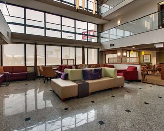 Drury Inn & Suites Bowling Green, KY - באולינג גרין - לובי