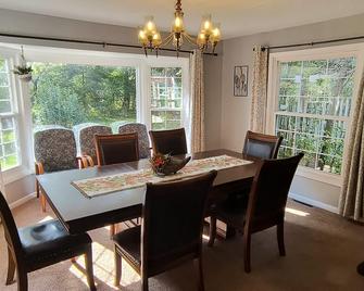 Bring The Whole Family! - Sault Ste. Marie - Dining room