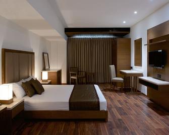 Five Petals Hotel & Banquets - Ahmedabad - Habitación