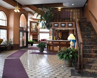 Hamilton Inn Select Beachfront - Mackinaw City - Receptie