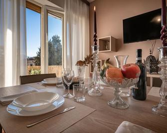 Welcome to Casa di Lucca - Your Friendly Retreat with Terrace and Parking - Lucca - Dining room