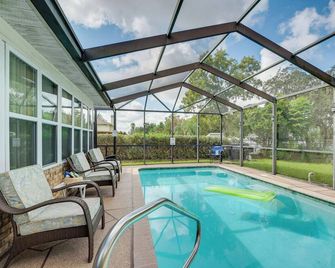 Heated Pool & 4-in-1 Grill: Spring Hill Haven! - Spring Hill - Pool