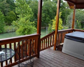 Bandera Stronghold - Red Cloud Cabin - Bandera - Balcón