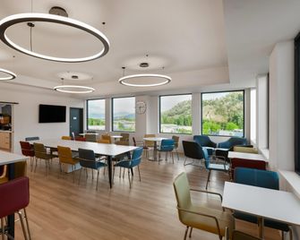 La Quinta Inn & Suites by Wyndham Kelowna BC - Kelowna - Property amenity