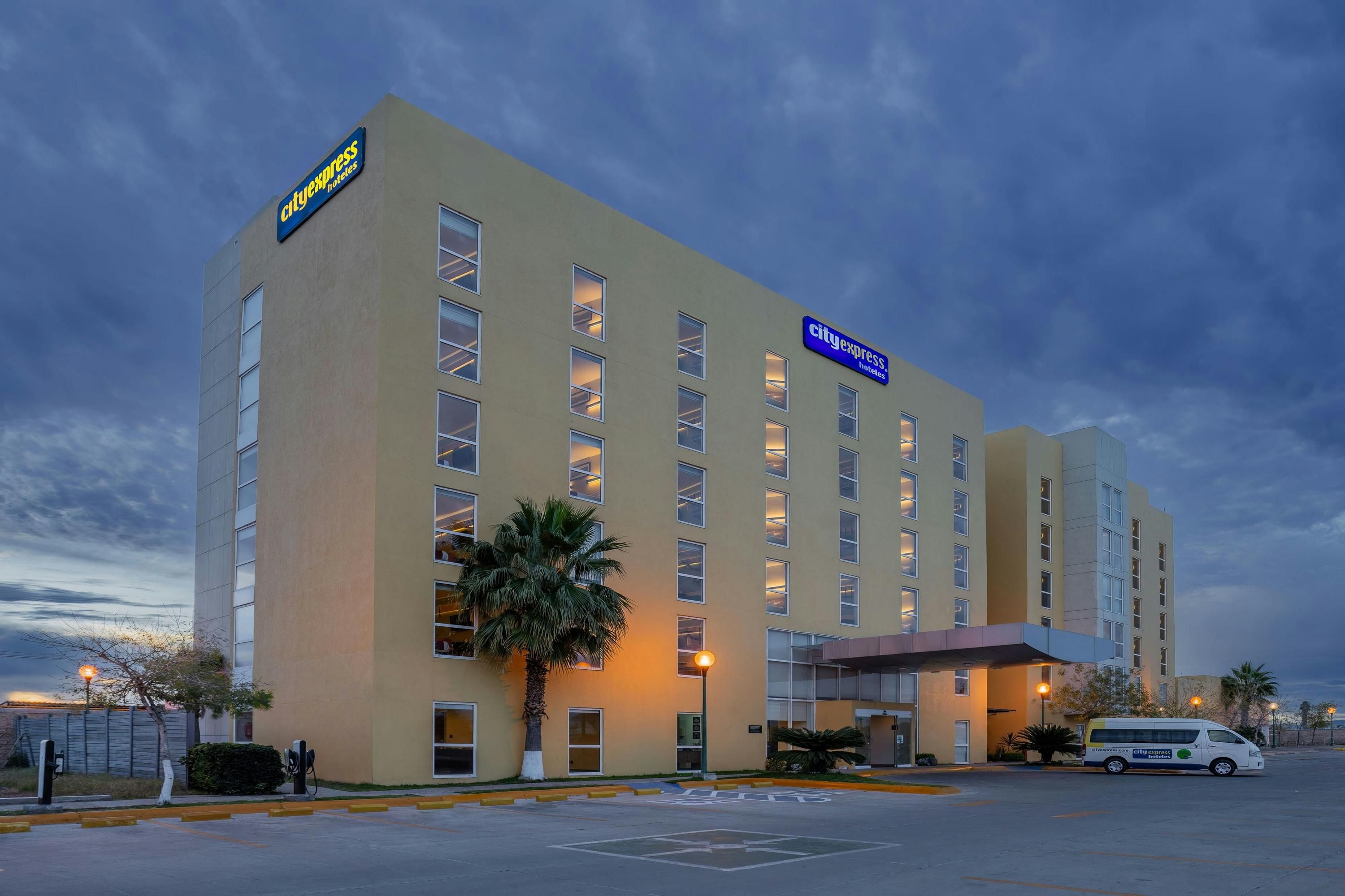 City Express by Marriott Durango - Durango - Gebouw