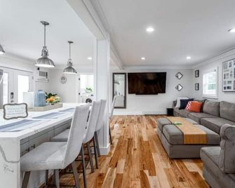 Two for One Luxury Home & Studio Pre Weddings - Cold Spring Harbor - Living room