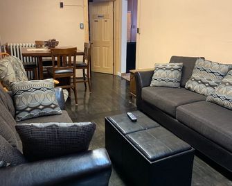 Nashwauk Lodging - Hostel - Pengilly - Living room