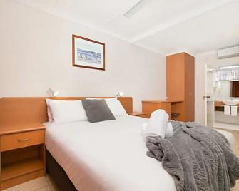 Toolooa Gardens Motel and Apartments - Gladstone - Bedroom